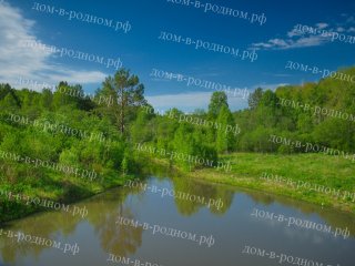 река рядом с поселком